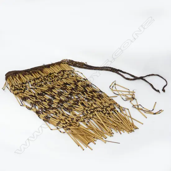 VINTAGE MAORI PIUPIU (SKIRT)  (A/F)