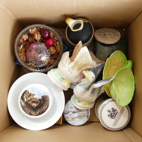 BOX LOT COLLECTABLES, 2 LUSTRE SWANS ETC