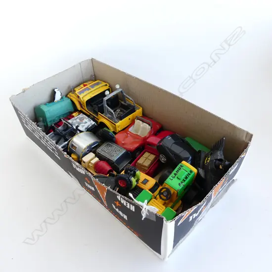SMALL BOX 20 DIE CAST & PLASTIC CARS & TRUCKS