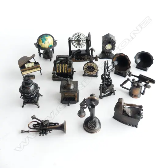BOX COLLECTABLE PENCIL SHARPENERS INCL. GRAMAPHONE, WORLD GLOBE, ETC..
