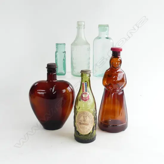 SIX ASST COLLECTABLE GLASS BOTTLES, TALLEST 263MM