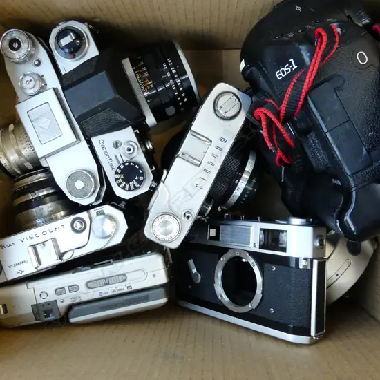 BOX LOT 8 CAMERAS CANON ETC