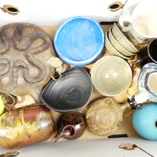 BOX ASST NZ  POTTERY & TITIAN WARE