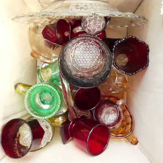 SM BOX LOT ASST VINTAGE COLOURED GLASS INCL NZ CENTENNIAL EXHIBITION ETC.. 