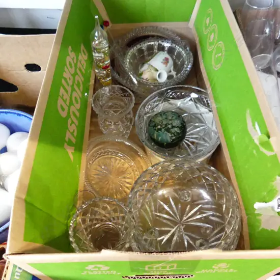 BOX CUT CRYSTAL & GLASSWARE: 2 CRYSTAL BOWLS W 3 LEGS + R/BYREUTH VASE + AKL EXHIB CUP ETC