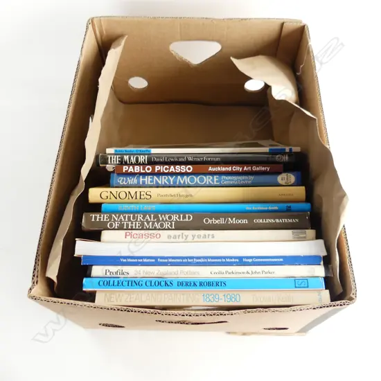BOX REFERENCE BOOKS ART, MAORI, NZ POTTERY, GNOMES ETC