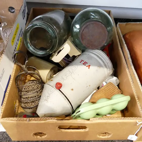 BOX LOT VINTAGE KITCHENALIA 