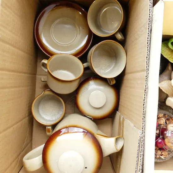 BOX T G GREEN CORNISH STONEWARE TEA SET INCLUDING LG TEAPOT