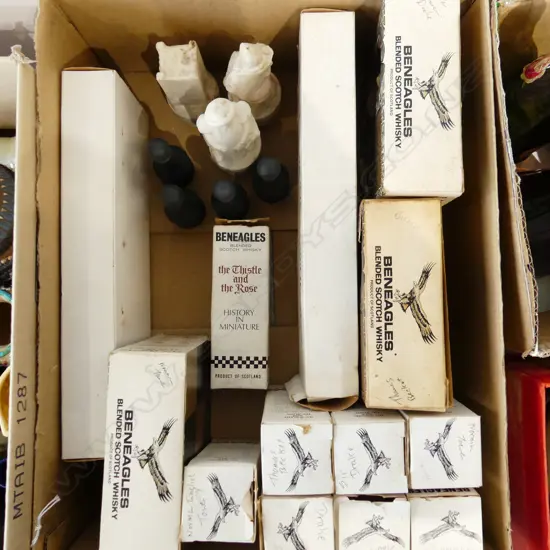 34 BENEAGLES SCOTCH WHISKY HISTORICAL CHESS PIECES BY WADE, SOME WITH CONTENTS