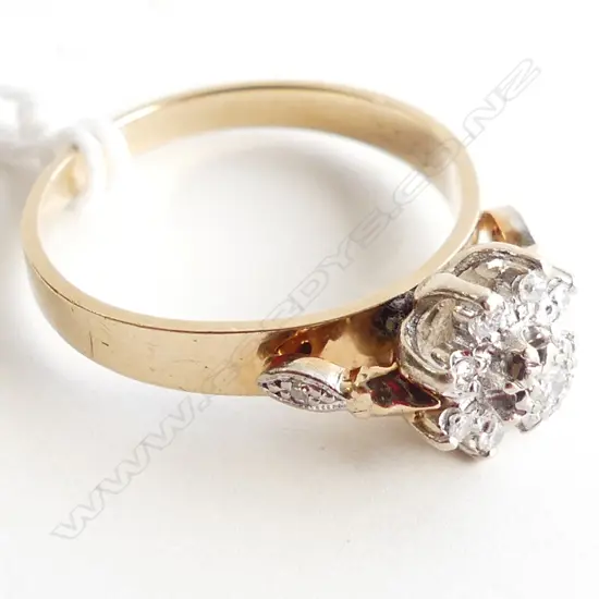 9CT Y/GOLD DIAMOND CLUSTER 3.4GMS, (0.20CT TOTAL)