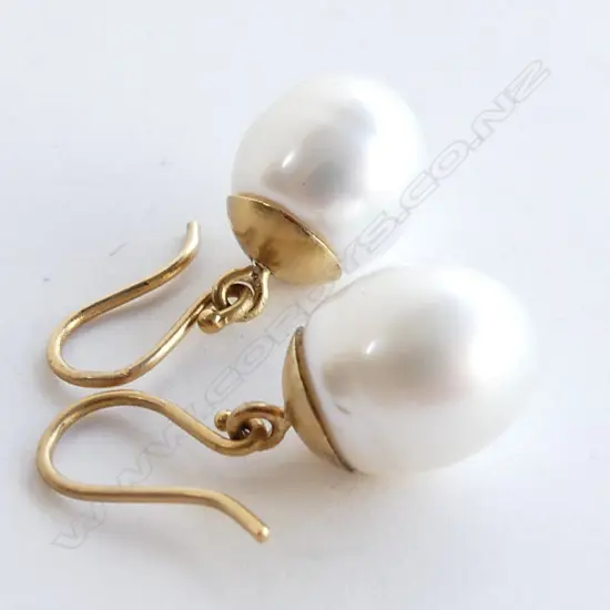18CT SOUTH SEA PEARL DROP EARRINGS, SHEPHERDS HOOK, 4.6GMS, NEW