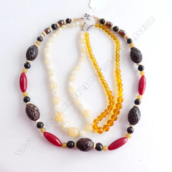 3 VINTAGE COSTUME JEWELLERY NECKLACES various coloured beads etc