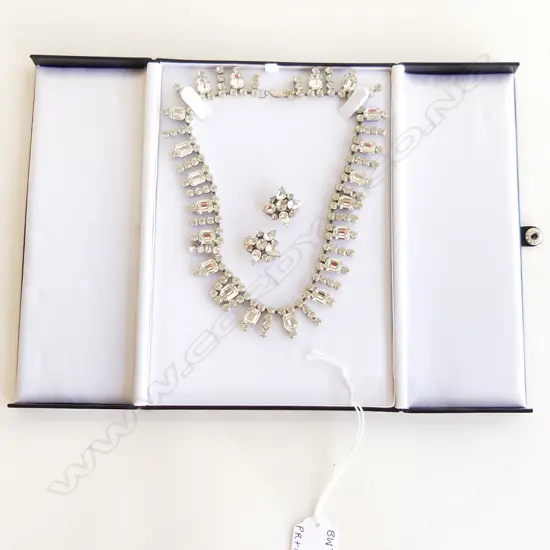 BEAUTIFUL VITNAGE CRYSTAL NECKLACE & CLIP ON EARRINGS 