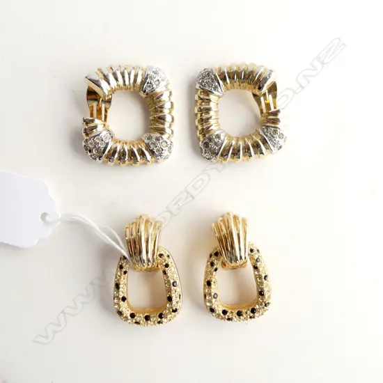 2 PRS DESIGNER GOLD PLATE CLIP ON EARRINGS; VALENTINO & CHRISTIAN DIOR H.38mm 