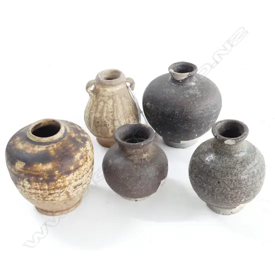 5 ORIENTAL BROWNWARE VESSELS H.75mm