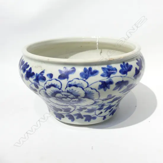 OLD CHINESE B/W VASE 210mm dia