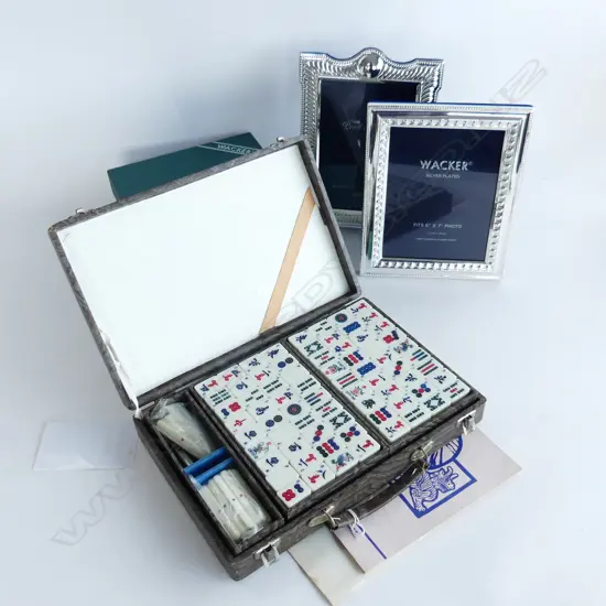 VINTAGE CASED MAH JONG SET 