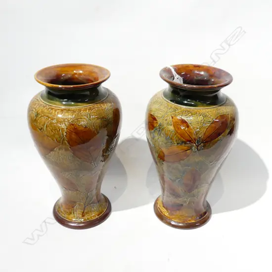 PR R/DOULTON STONEWARE LEAF DECORATED VASES H.265mm