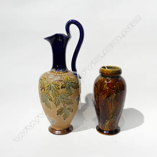 R/DOULTON STONEWARE LEAF DECORATED JUG H.255mm & VASE H.150mm