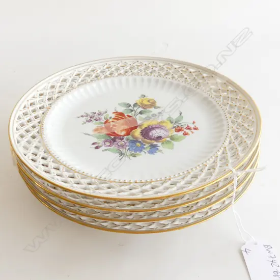 4 HANDCOLORED CABINET PLATED. FLORAL DECORATION WITH RETICULATED BORDER, DIA. 225mm