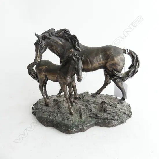 BRONZED MARE & FOAL FIGURE L. 180MM