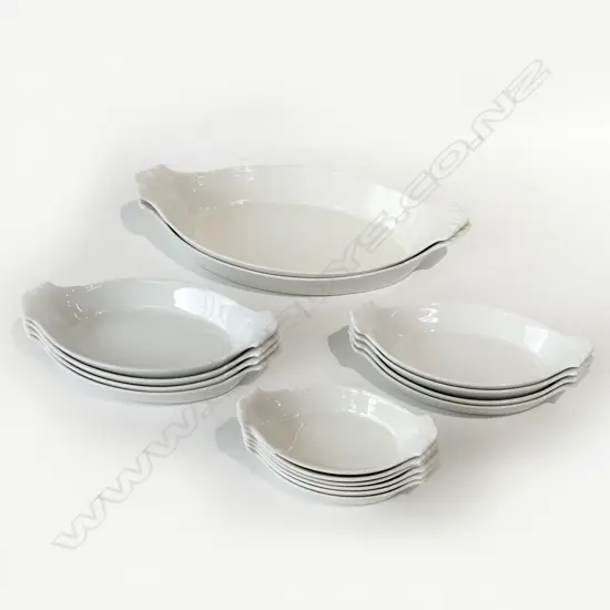 16 WHITE OVAL DISHES; APLICO FRANCE L.375mm