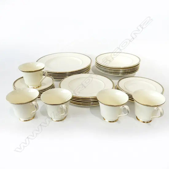MINTON 'ST JAMES' 35 PC DINNER SET (6 DINNER, LUNCHEON, SOUP BOWLS, 5 CUPS, 6 SAUCERS3