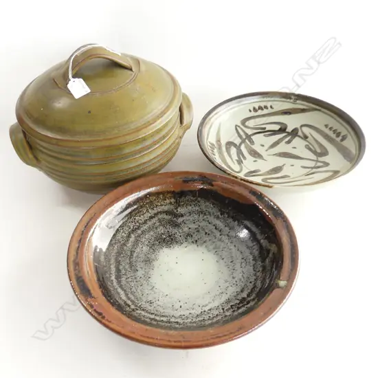 3 NZ STUDIO POTTERY PCES: P STICHBURY LIDDED TUREEN + Carl Vendelbosch shallow bowl + other bowl