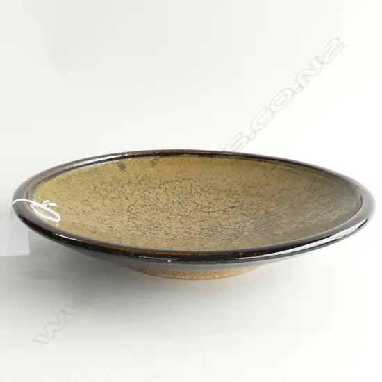 LEN CASTLE? UNMARKED MUSTARD GLAZE STUDIO POTTERY SHALLOW BOWL Dia.305mm