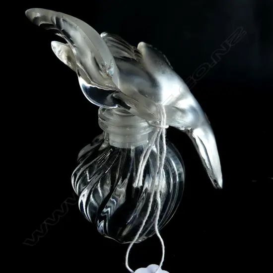 LALIQUE PERFUME BOTTLE FOR NINA RICCI L'AIR DU TEMPS PERFUME (nibbles to doves)