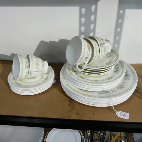 MINTON 'WILDMORE' DINNER SET; 6 DINNER PLATES, 5 LUNCHEON  TRIOS, ETC..