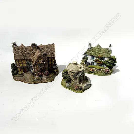 2 LILLIPUT LANE MINIATURE HOUSES, BOTH IN ORIGINAL BOXES; DOVE COTTAGE & SHAKESPEARE'S BIRTHPLACE