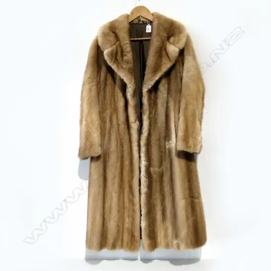 VINTAGE FULL LENGHT MINK COAT SOME WEAR L1M150MM