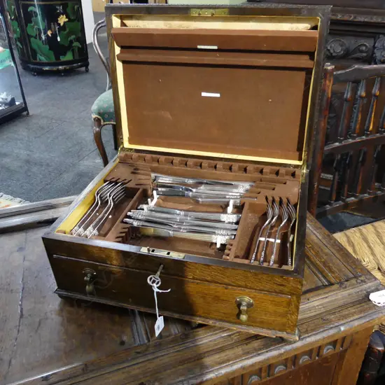 CANTEEN w. COMMUNITY PLATE 'CORONATION' 8 PLACE CUTLERY SET...