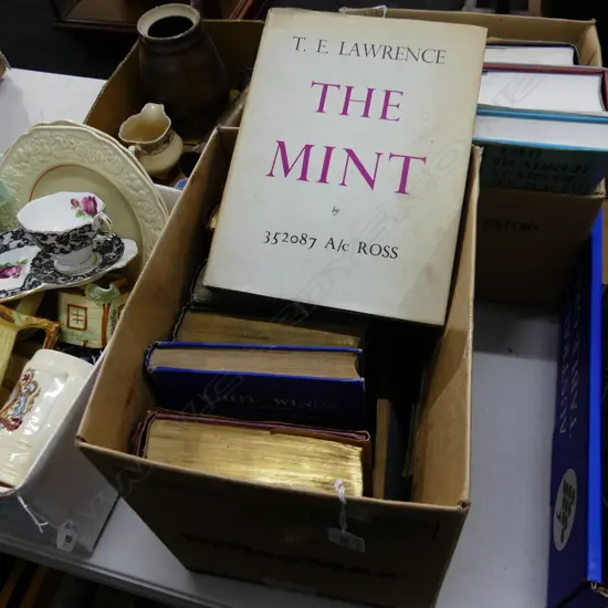 BOX NZ THEMED BOOKS INCLS 2 VOLUMES 'MUSING IN MAORILAND'