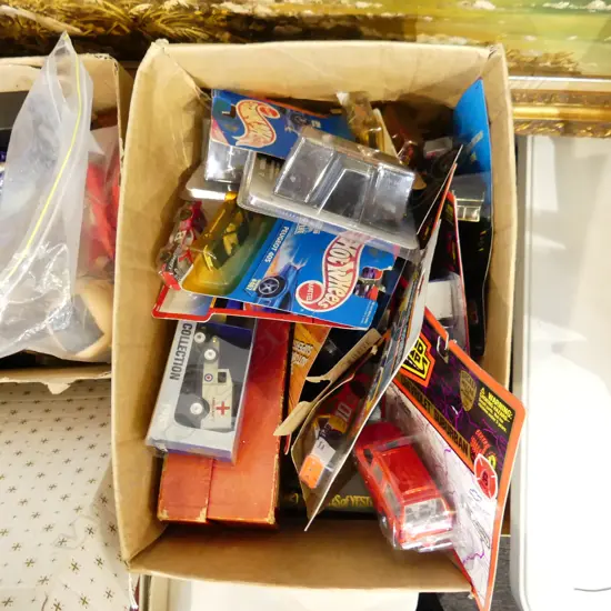 BOX LOT ASST. MATCHBOX MODEL VEHICLES ETC