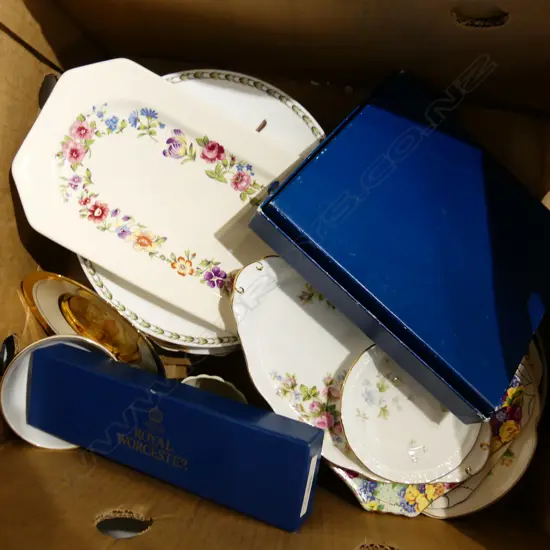 BOX LOT INCL ASST PLATES,BOXED  ROYAL WORCESTER PLACE MATS & CAKE KNIFE
