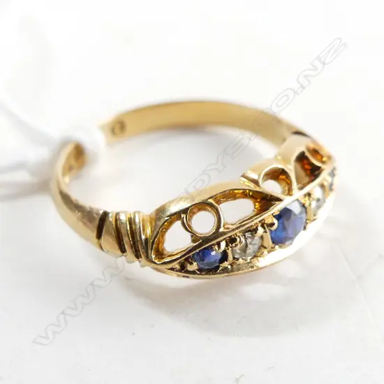 18CT EDWARDIAN DIAMOND & SAPPHIRE RING, CHESTER 1911 3.2 GRAMS