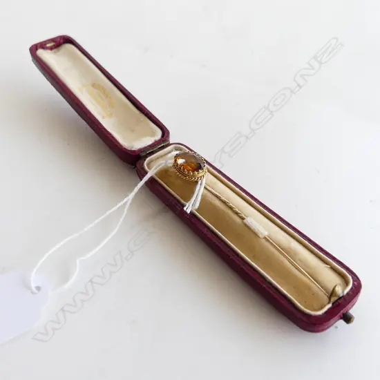 9CT CITRINE STICK BROOCH, CASED