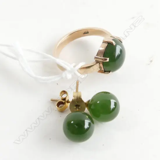 9CT & GREENSTONE RING 3.3 GRAMS + PR EARRINGS