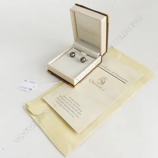 PR TAHITIAN PEARL EARRINGS w. 18CT GOLD & DIAMOND SETTING w. GUARANTEE CERTIFICATE