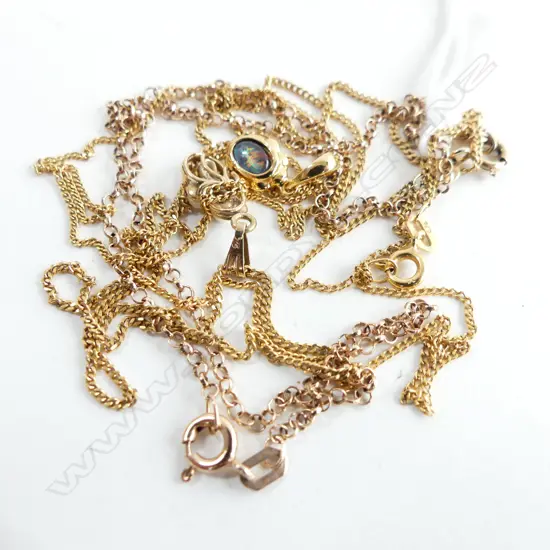 3 9CT GOLD CHAINS, 2 WITH PENDANTS 7.68GMS