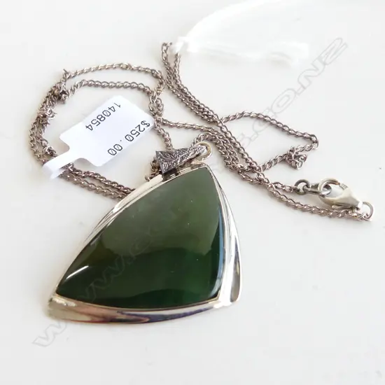 POUNAMU (GREENSTONE) & SILVER PENDANT ON 925 SILVER  CHAIN