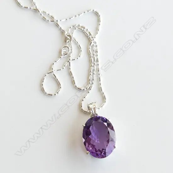 AMETHYST & 925 SILVER PENDANT & CHAIN 