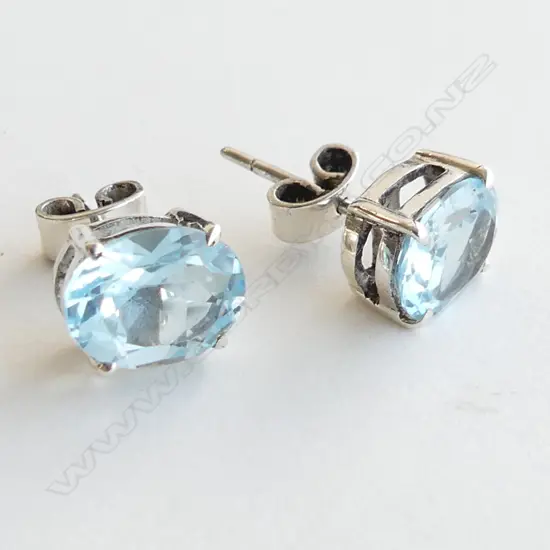 BLUE TOPAZ & 925 SILVER STUD EARRINGS 