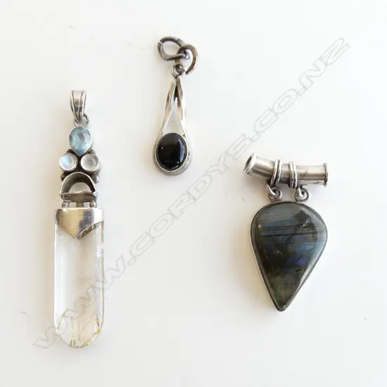 3 STG SILVER PENDANTS WITH VARIOUS STONES, EACH STAMPED 925. L. 40MM - 70MM