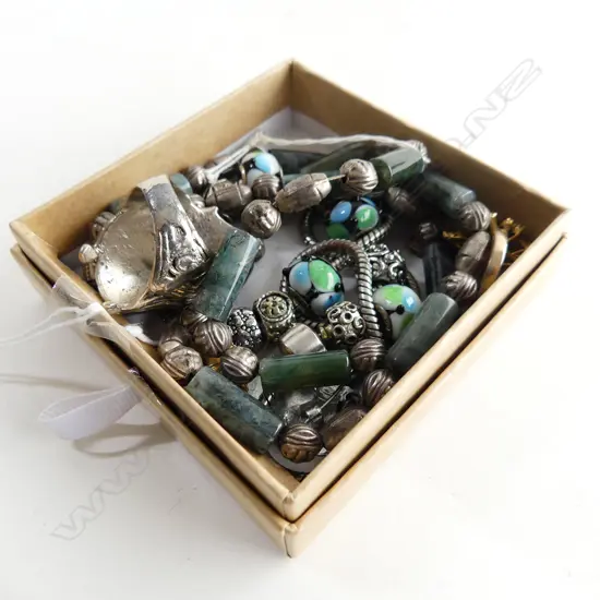 SMALL BOX COSTUME JEWLERY