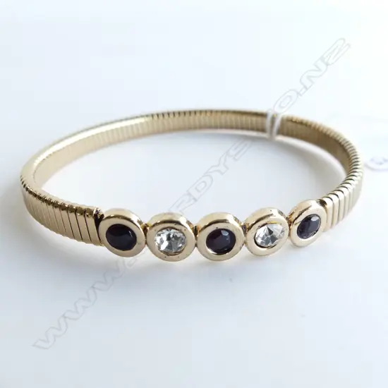 GOLD PLATED & GARNET STRETCH BRACELET