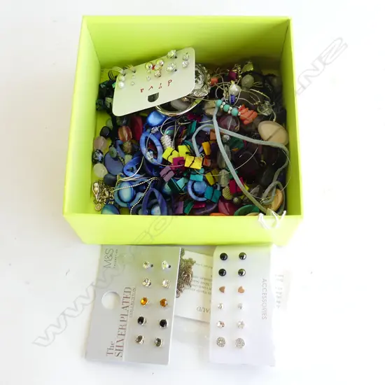 BOX ASST COSTUME JEWELLERY