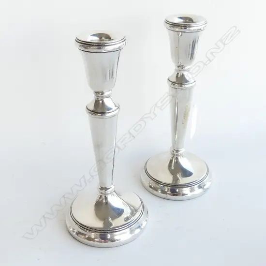 PR MODERN SILVER (BIRMINGHAM) COLUMN CANDLESTICKS H.190mm 470gms weighted base